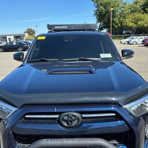 صورة 15 لـ 2021 Toyota 4RUNNER VENTURE EDITION