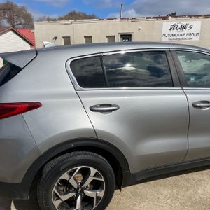 KIA SPORTAGE LX - 9