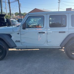 صورة 4 لـ 2023 JEEP WRANGLER SPORT