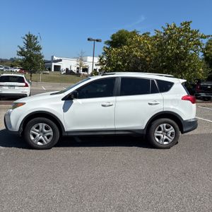 2014 Toyota RAV4 LE — фото 3