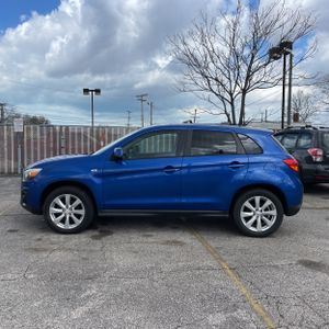 MITSUBISHI OUTLANDER SPORT ES - 2