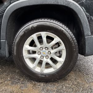 2023 Chevrolet TRAVERSE LS — миниатюра 18