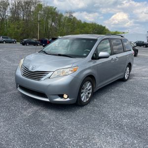 TOYOTA SIENNA - 1