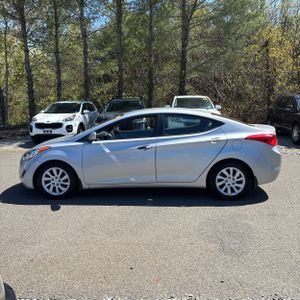 HYUNDAI ELANTRA GLS - 3