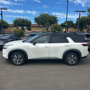 2023 Nissan PATHFINDER SL 照片 3