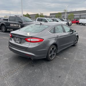 FORD FUSION SE - 8