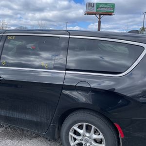 CHRYSLER PACIFICA TOURING L - 6