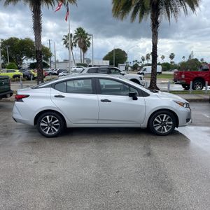 NISSAN VERSA 1.6 S - 10