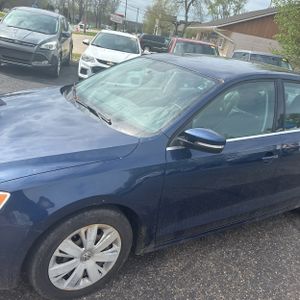 VOLKSWAGEN JETTA SE - 2