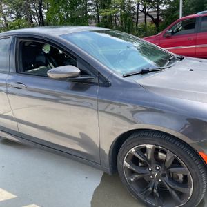 2015 Chrysler 200 S — миниатюра 13