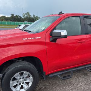 2020 Chevrolet SILVERADO 1500 LT photo 2