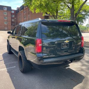 CHEVROLET SUBURBAN LT - 5