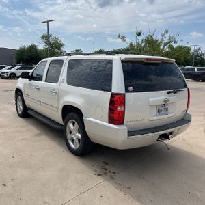 CHEVROLET SUBURBAN - 5