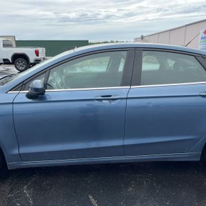 FORD FUSION SE - 4