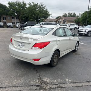 HYUNDAI ACCENT SE - 8
