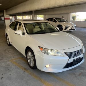 صورة مصغرة 12 لـ 2013 Lexus ES 300H BASE