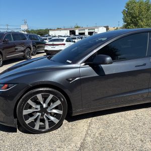صورة 2 لـ 2025 Tesla MODEL 3 LONG RANGE