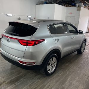 KIA SPORTAGE LX - 8