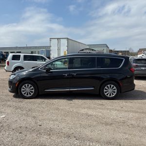 CHRYSLER PACIFICA TOURING L - 3