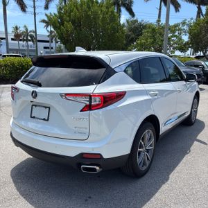 صورة 8 لـ 2024 Acura RDX SH-AWD W/TECH