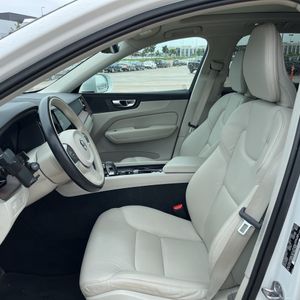 صورة مصغرة 32 لـ 2022 Volvo XC60 B5 MOMENTUM