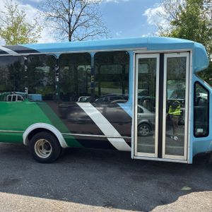 FORD E-450 CUTAWAY - 10