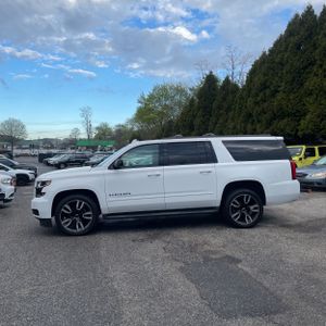 CHEVROLET SUBURBAN PREMIER - 3