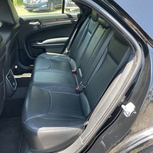2013 Chrysler 300 MOTOWN — миниатюра 34