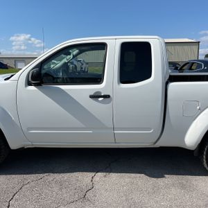 2021 Nissan FRONTIER SV — фото 4