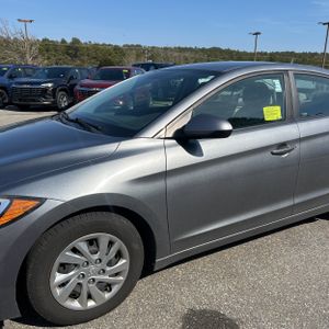 HYUNDAI ELANTRA SE - 2