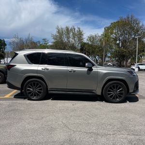 LEXUS LX 600 F SPORT HANDLING - 10