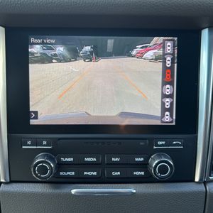 صورة 40 لـ 2018 Porsche MACAN BASE
