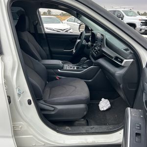 صورة 32 لـ 2021 Toyota HIGHLANDER L