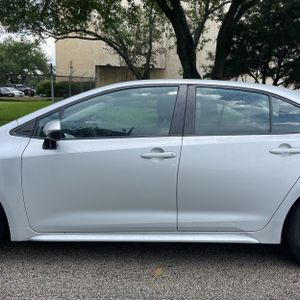2022 Toyota COROLLA LE photo 4