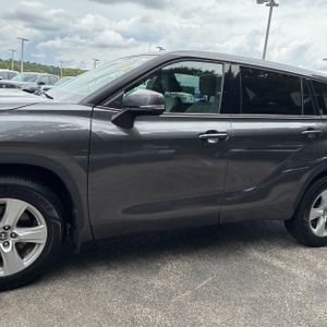 2022 Toyota HIGHLANDER LE — фото 4