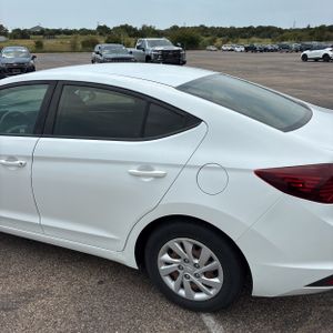 2019 Hyundai ELANTRA SE 照片 6