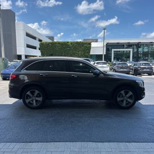 صورة 10 لـ 2017 Mercedes-BENZ GLC