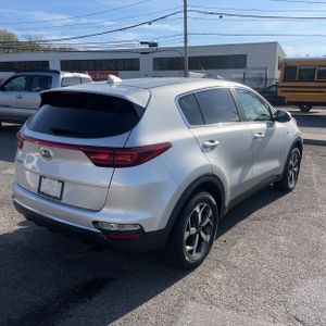 KIA SPORTAGE LX - 8