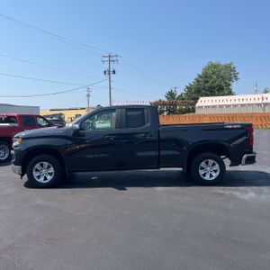 2022 Chevrolet SILVERADO 1500 LT photo 3