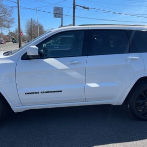 JEEP GRAND CHEROKEE LAREDO X - 4