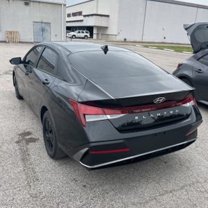 HYUNDAI ELANTRA SE - 4