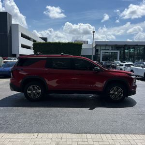 2025 Chevrolet TRAVERSE LT — фото 10