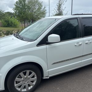 CHRYSLER TOWN AND COUNTRY TOURING - 2