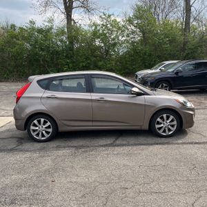 HYUNDAI ACCENT SE - 10