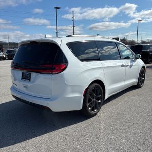 CHRYSLER PACIFICA TOURING L - 8