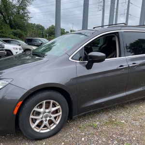 2021 Chrysler VOYAGER LXI — фото 2