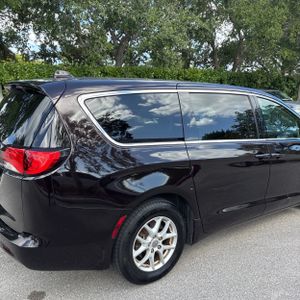 CHRYSLER PACIFICA TOURING - 9