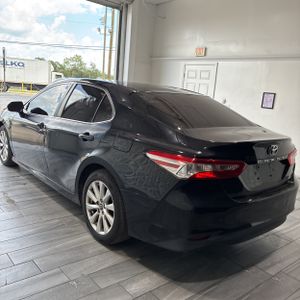 2018 Toyota CAMRY LE photo 4