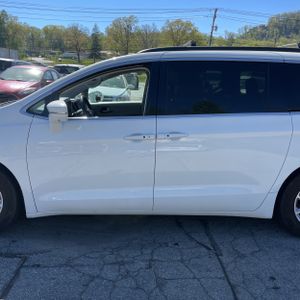 CHRYSLER PACIFICA TOURING L - 4