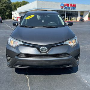 صورة 14 لـ 2018 Toyota RAV4 LE